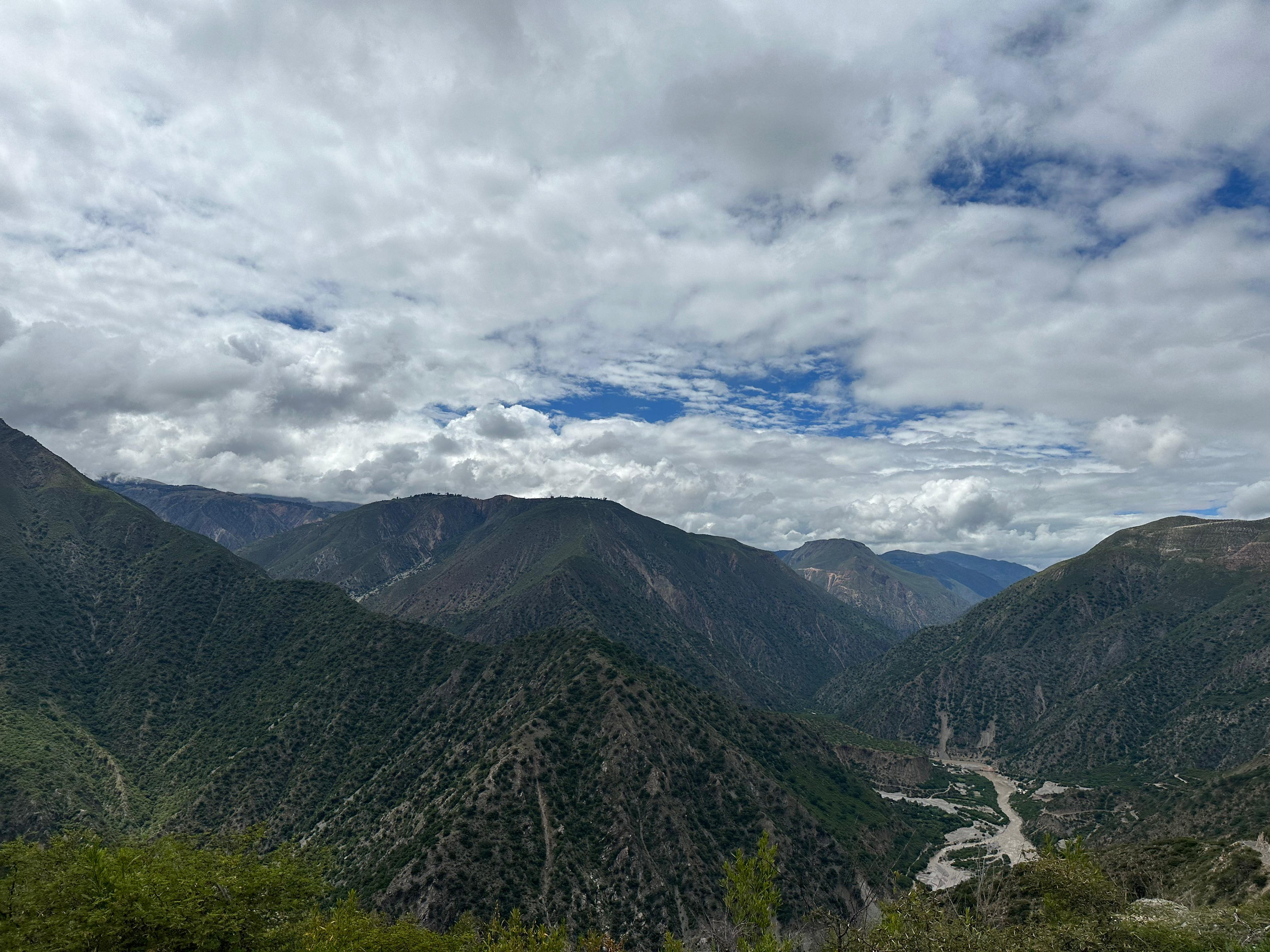 Paisaje andino de la zona de operaciones de Tacamin en Ayacucho