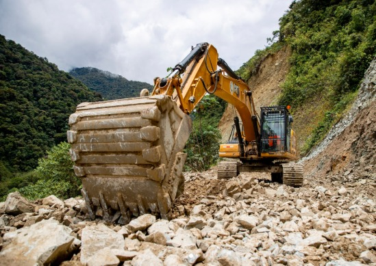 Excavadora en movimiento de tierras de Tacamin